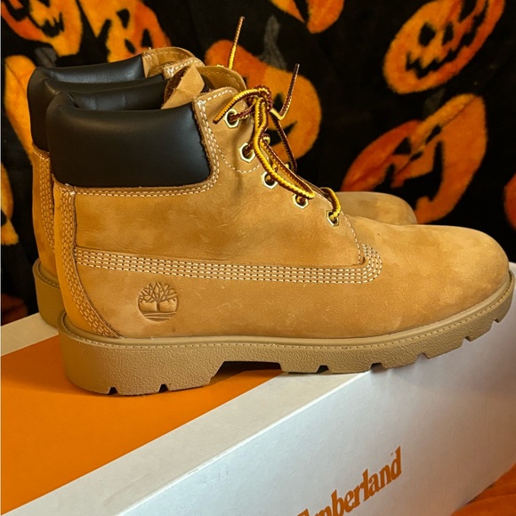 Boys Timberland Classic Waterproof Boots - Picture 6 of 9